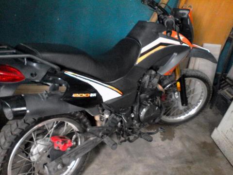 MOTO TX 200 AÑO 2013