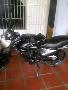 MOTO UM nitrox 150r año 2014