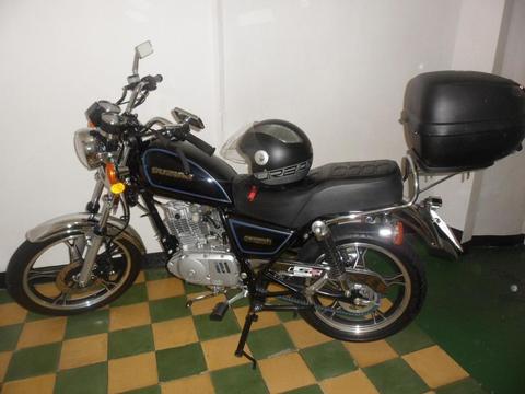 Moto SUZUKI