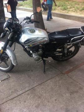 SE VENDE MOTO BERA