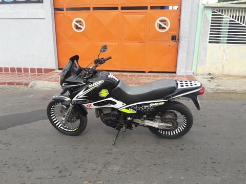 Vendo Moto Suzuki Año 2006