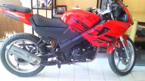 Vendo Moto R1 Bera