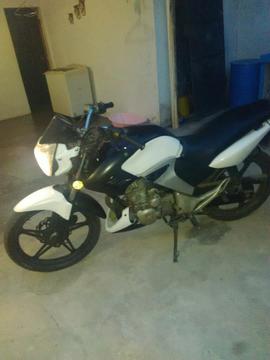 Se Vende Moto Brz 2013