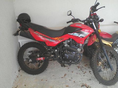 Vendo moto UM DSF II 200