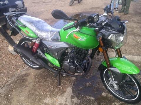 excelente moto rkv