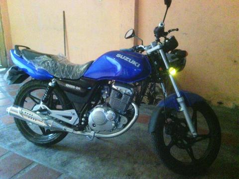 MOTO SUZUKI EN 125