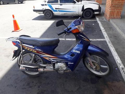 vendo moto md tucan año 2013