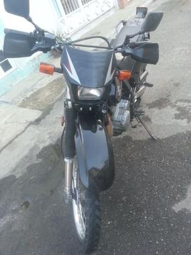 se vende dr 650 suzuki negociable