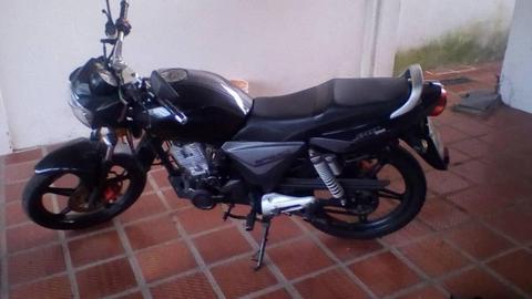 Moto Empire 200, 2014, apenas 9000 Km