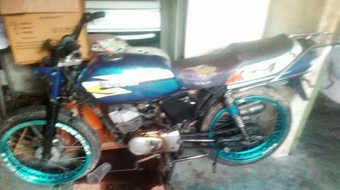 vendo moto ax100 suzuky en 100 berdes 04165169311