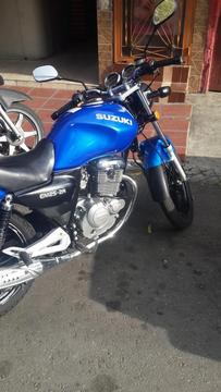 Moto EN 125 Suzuki