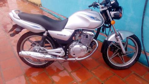 se vende moto EN 125 año 2012