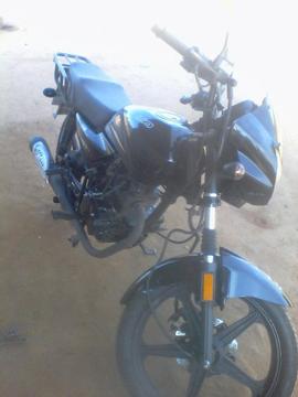 Vendo Moto Um Año 2014 Casi Nueva