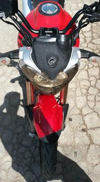 vendo moto RKV 2014