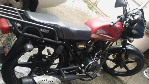 MOTO UM MAX 150