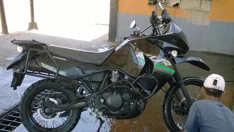 VENDO GRAN MOTO KLR AÑO 2013 COMO NUEVA