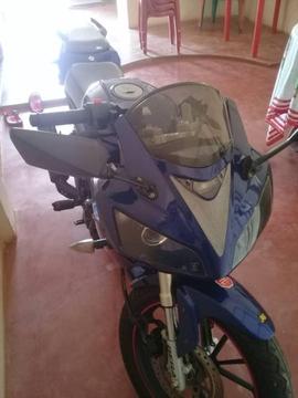 SE VENDE MOTO BERA 200 AÑO 2014