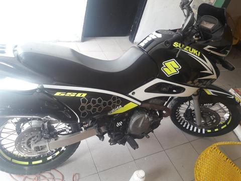 Vendo Moto Suzuki Año 2006