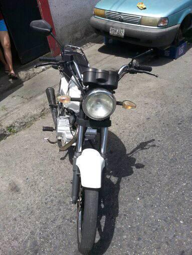 MOTO BERA 200