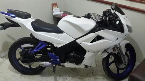 Vendo O Cambio Moto Bera R1