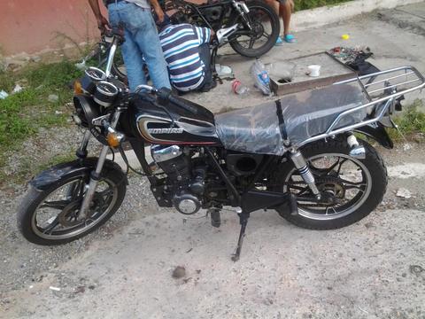 se vende moto owen tiene detalles minimos la vendo por motivo de viaje