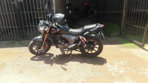 Vendo Moto Rkv Como Nueva 2014