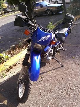 xt yamaha año 2002 placa y carnet solo venta