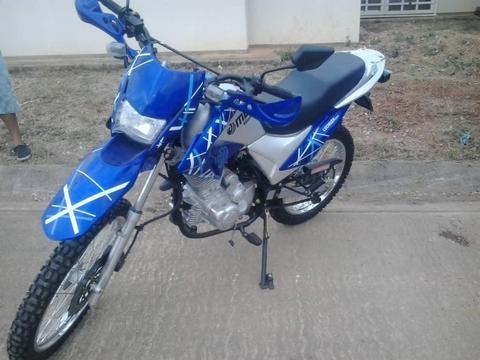 VENDO MOTO MARCA LECHUZA, 35MIL KM, AÑO 2015, 250 CABALLOS DE FUERZA