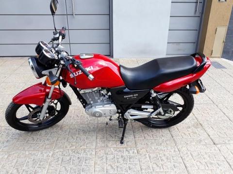 Vendo Suzuki EN 125 año 2013 para Reparar