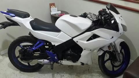 Vendo O Cambio Moto R1