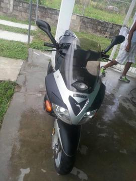 se vende moto de aselerador