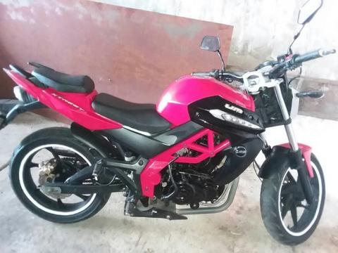 Moto Um230