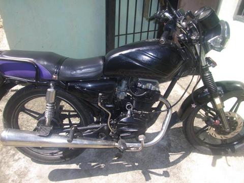 SE VENDE O SE CAMBIA MOTO BERA AÑO 2012