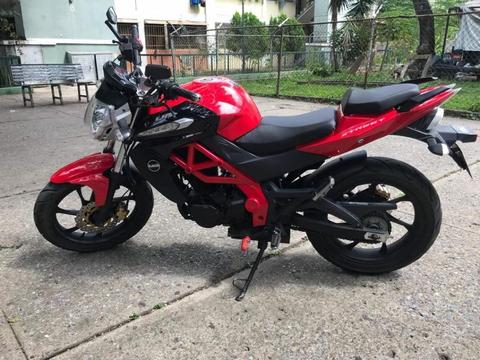 Se vende UM XTREET 2014 NEGOCIABLE