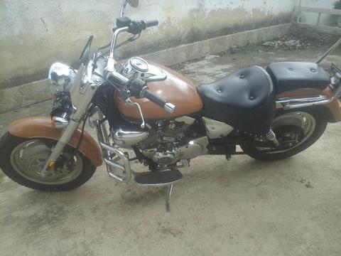 vendo moto cruser 250