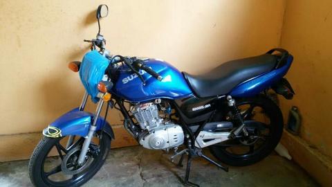 Moto Suzuki En125