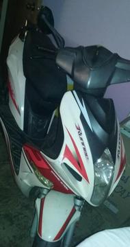 SE VENDE MOTO AUTOMATICA AÑO 2012