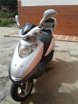 Vendo Moto Hj 125 Cc Suzuki 2014