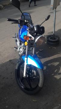 Moto EN 125 Suzuki azul año 2016 tlf 04122024175 unico dueño