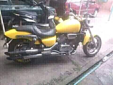 moto honda magna 750cc año 1994 amarilla y moto bera automática 150 cc