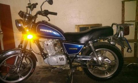 Moto Suzuki GN125H